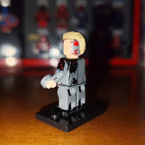 Two Face minifigure like new with base and coin