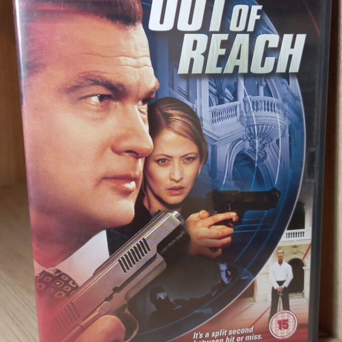 Out of Reach DVD like new with English subtitles