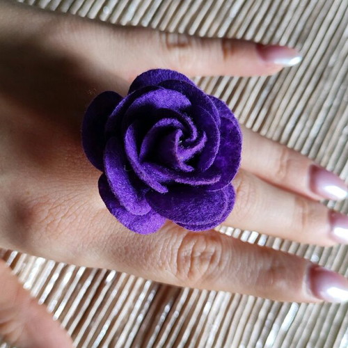 Rose ring purple fabric like new