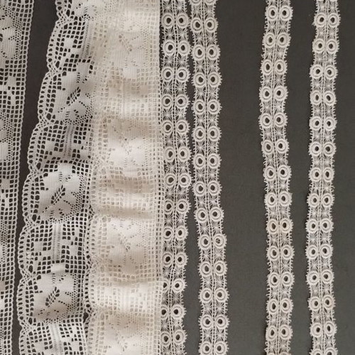 Machine lace like new, 8.00x6.5 and 4.70x3 in three pieces