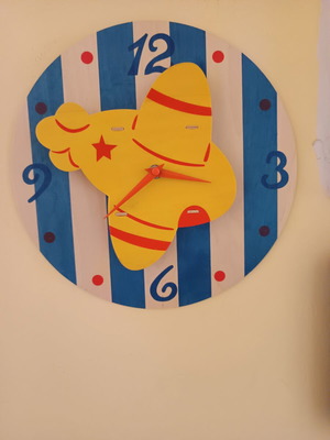 Children's wall clock analog, like new
