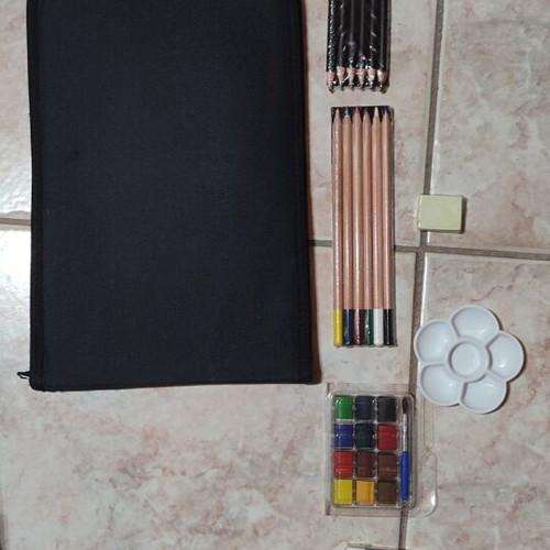 Daler Rowney painting set like new with easel and carrying bag