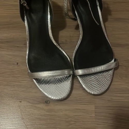Kitten Heels size 36 silver pumps like new