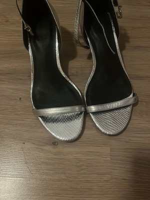 Kitten Heels size 36 silver pumps like new