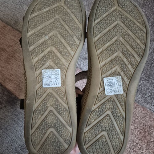 Flat sandals black color like new with metal details size 40