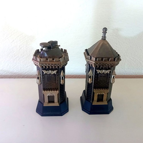 Vintage table lighter & case "towers" - Hong Kong 1970s