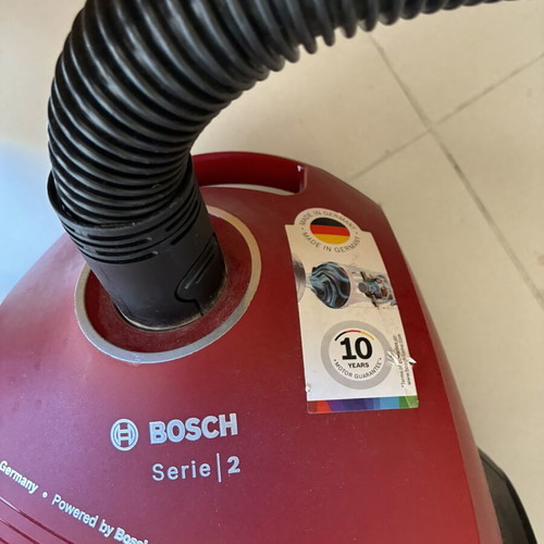 Bosch Series 2 Vacuum Cleaner like new, red, 600W, 3.5L bag