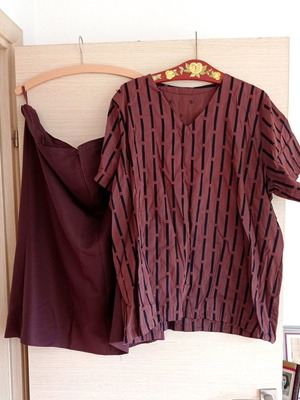 Skirt and blouse set in very large size 5XL.
