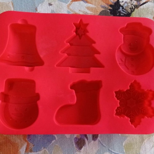 Set of silicone baking molds