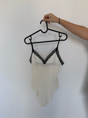 Zara bodysuit like new, white with black lace, size S
