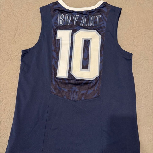 Kobe Bryant jersey like new