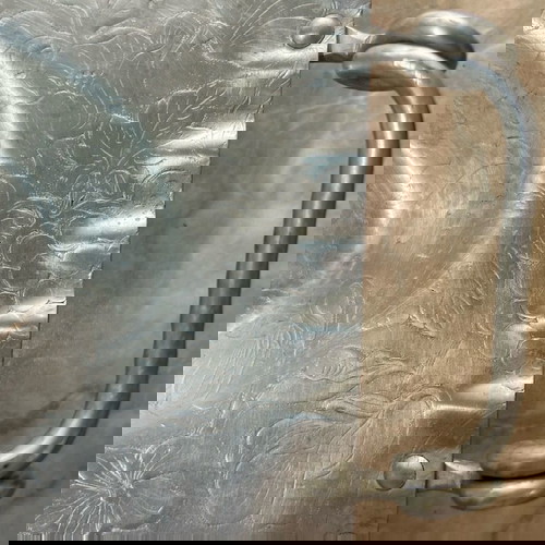 Винтидж алуминиев поднос с дръжки употребяван, релефни флорални плодове Motiltheartlyons