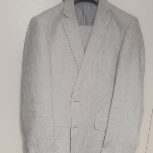 Linen suit ice color, like new, slim fit jacket size 46, trousers size 38