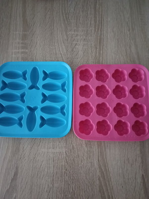 IKEA silicone ice cube trays set of 2, like new, pink and blue