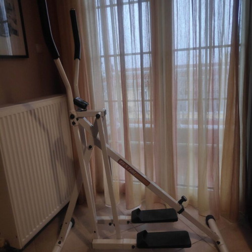 Elliptical fitness machine like new
