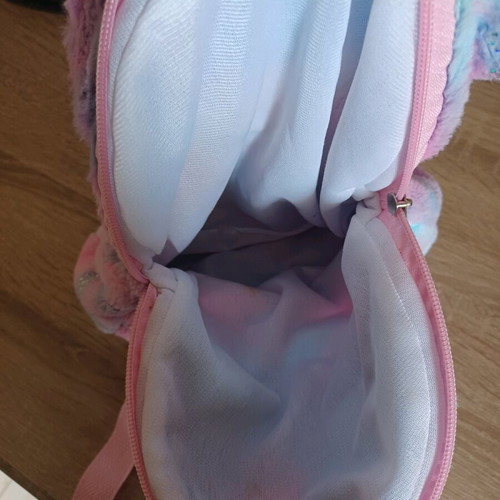 Children's back pack like new, multicolored