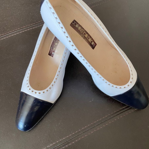 Charis Kazakos leather pumps used, white blue, size 40