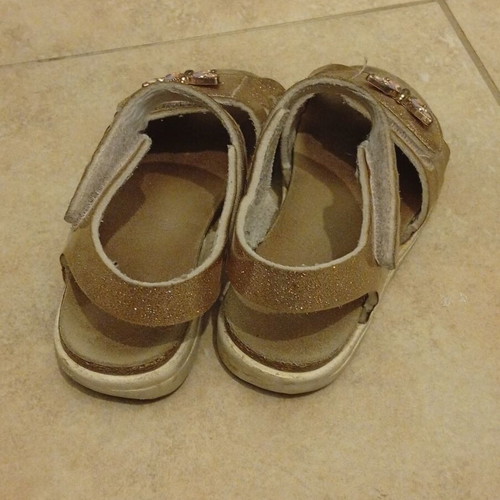 Butterfly sandals gold size 26 used for girls