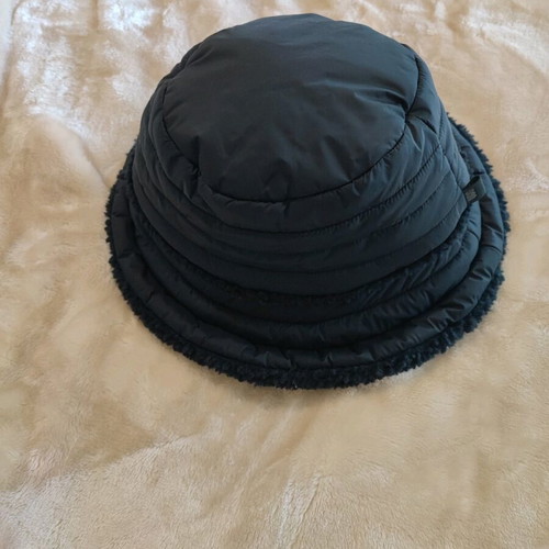 Ugg reversible bucket hat women’s size L/Xl new black
