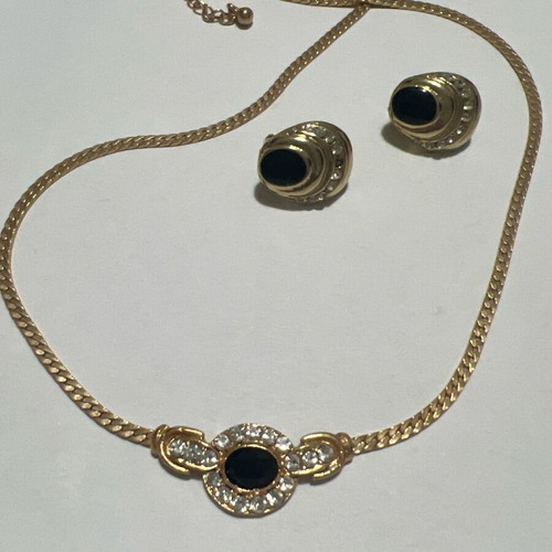 Necklace and clip-on earrings like new