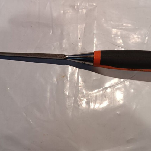 Bahco 10mm chisel like new with rubber plastic handle