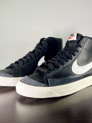 Nike Blazer Mid Sneakers size 42.5 like new, black and white