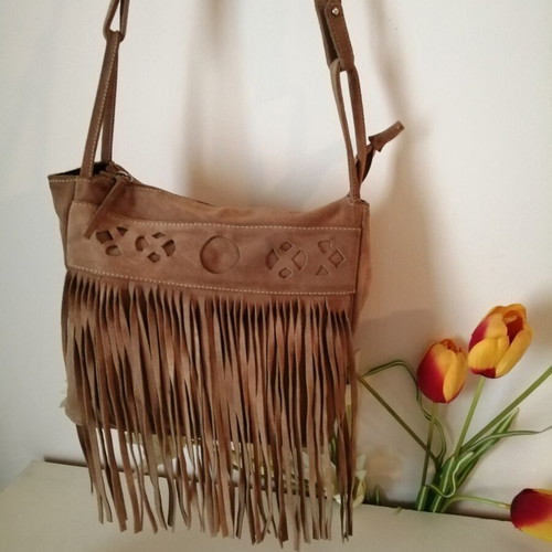 Atmosphere suede crossbody bag beige like new, made in Italy