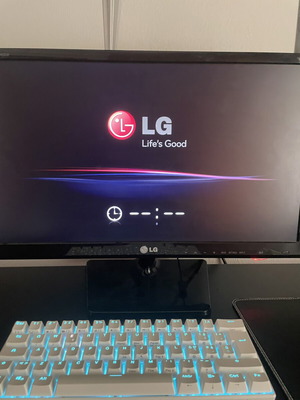 LG M2232D-PZ LED Monitor 21’ like new