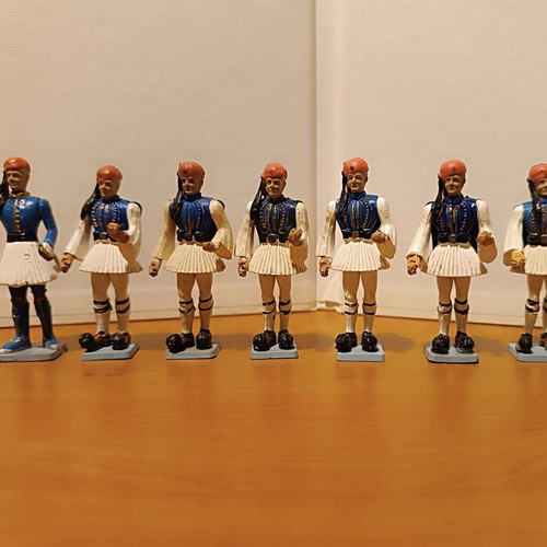 Evzones figures used, set of 7, Athina with dark blue fermeli