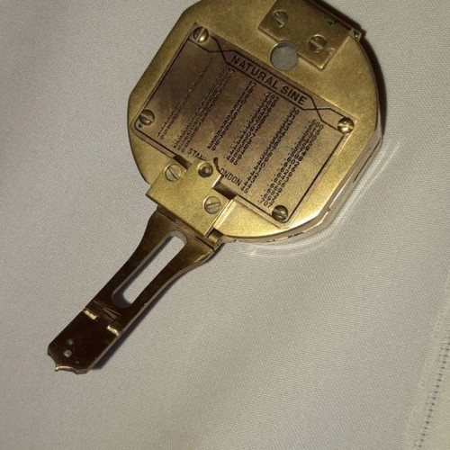 Compass used with wooden box military for land and sea