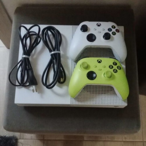 Xbox One S 1TB disc version used with 2 controllers