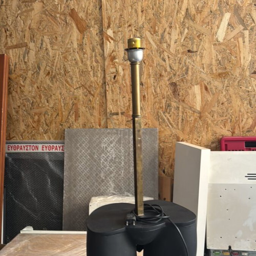 Floor lamp with mannequin-style sculpted legs like new, modern design