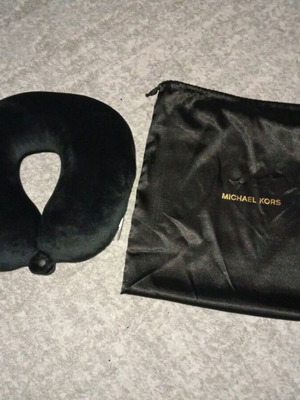 Μαξιλάρι ταξιδίου Michael Kors σαν καινούργιο με σατέν θήκη