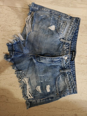 Short denim shorts like new, with pockets, blue