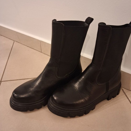 Lasocki boots size 37 like new, black leather