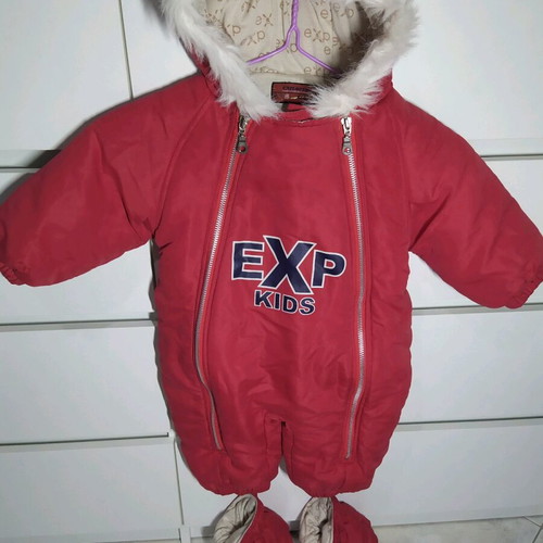 Baby all-in-one exit suit like new, red for 9 months
