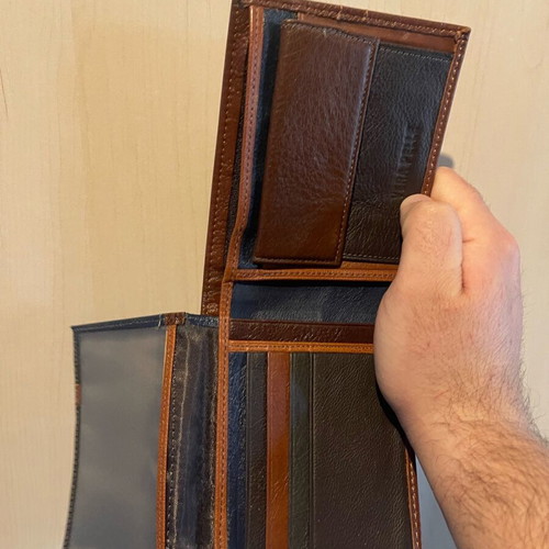 Hunter brown wallet like new, genuine