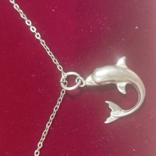 Silver chain with dolphin pendant 925 like new