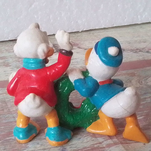 Vintage Disney Applause Donald Duck and Scrooge figure with Christmas wreath used