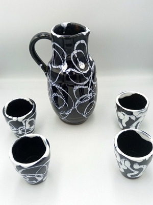 Vintage ceramic jug with 4 ceramic cups like new