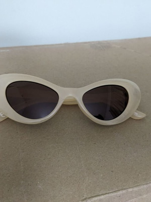 Cateye sunglasses used, girls, beige
