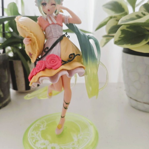 Hatsune Miku (Wonderland) 18 cm figure like new