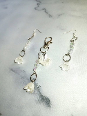 Handmade magic set earrings and keychain with flower and white beads