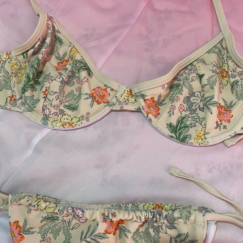 Swimsuit set like new, sizes S and M, pack of 3