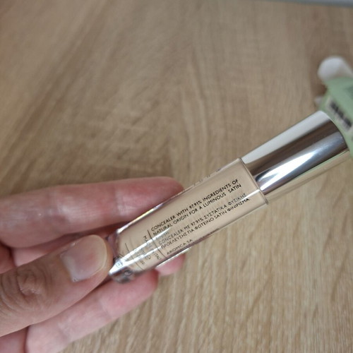Erred Due Lumi Touch Concealer No 301 Fair Beige new