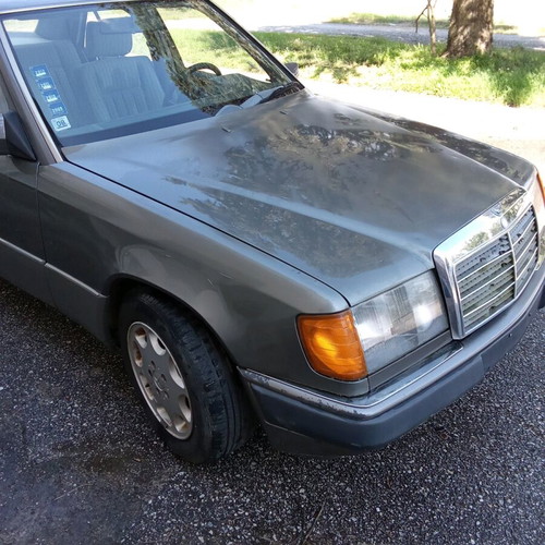 Mercedes 1990 M 124 E1 car like new, gasoline, 4-speed manual