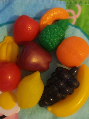 Fruit set for interactive play like new