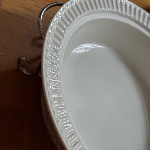 Heat-resistant porcelain casserole new with metal base and lid