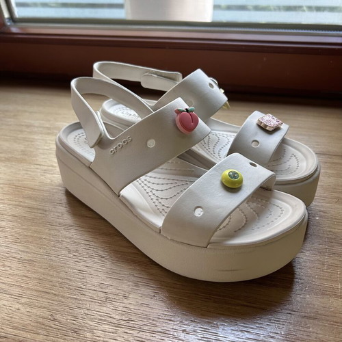 Crocs Brooklyn 4U women's platform sandals with Jibbitz charms, beige