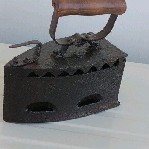 Antique Charcoal Iron 1925 Cast Iron Like New
